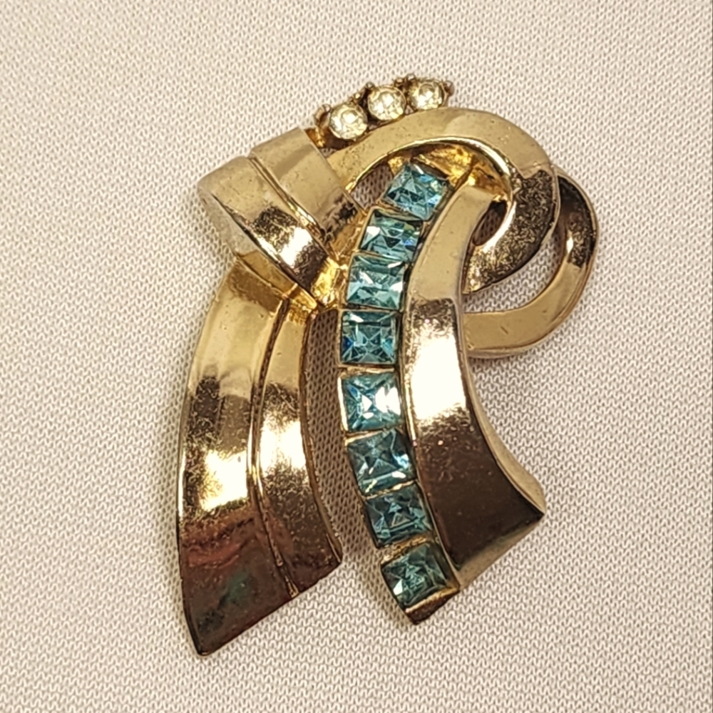 Coro Vintage Gold Ribbon Brooch with White and Blue Rhinestones